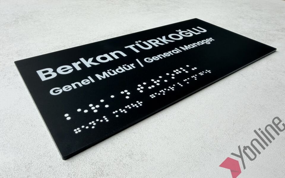 Mat Siyah Braille Alfabeli Kapı