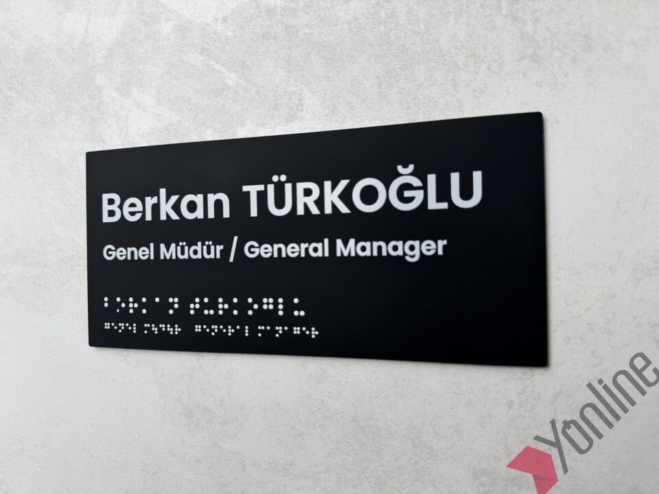 Mat Siyah Braille Alfabeli Kapı