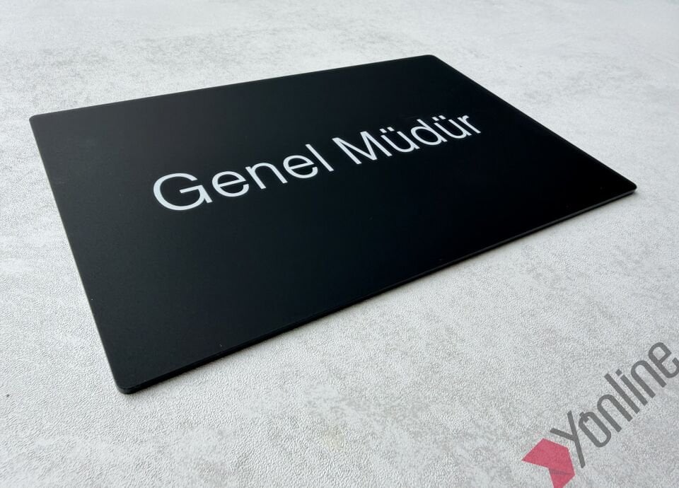 Mat Siyah Sade Kapı İsimliği